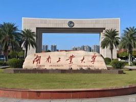 女子毕业24年后起诉母校多收学费：追讨4千元背后的教育公平争议