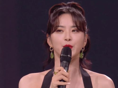 张碧晨连发9个捂嘴哭，情感爆发引网友热议