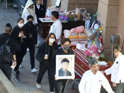 马国明父亲葬礼：亲友齐聚缅怀，儿子深情告别