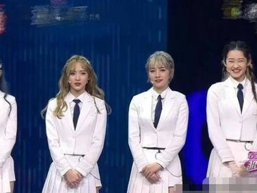 汪苏泷希林娜依高剪影借位吻