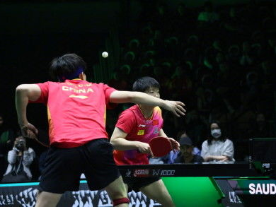 王楚钦孙颖莎险胜黄镇廷杜凯琹，3比2夺冠！