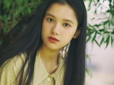 张婧仪晚宴以水代酒